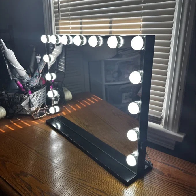 Modern Hollywood Makeup Mirror with 3 Color Temperature Adjustable Brightness and USB Charging Port