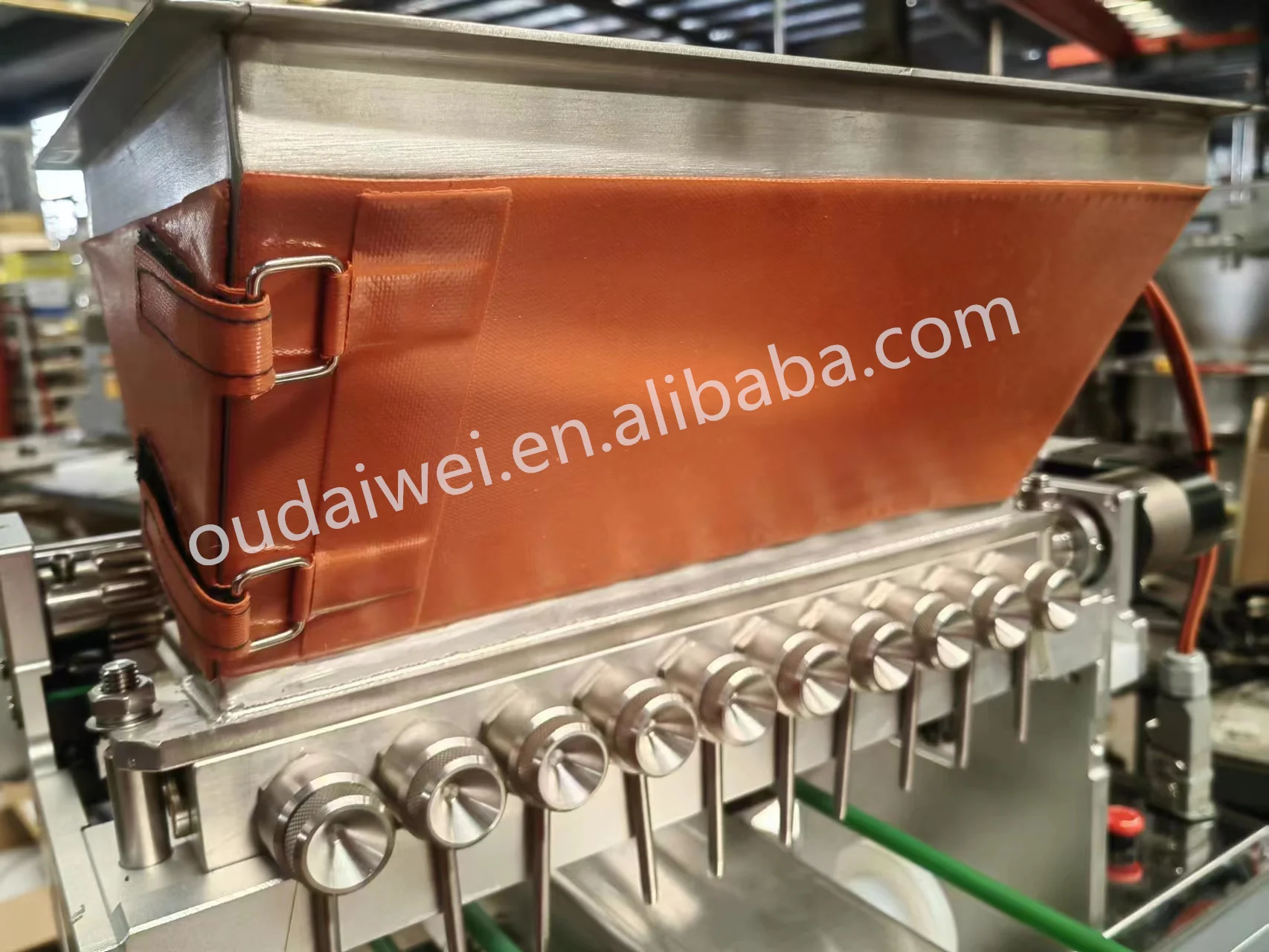 Factory Auto China Small Commercial Thai Metal Mini Roller Hard Candy Making Machine India Supplier Price in Pakistan