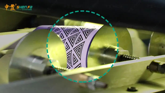 Κωνική εκτύπωσης μηχανή εκτύπωσης οθόνης μεταξιού μηχανών πλήρης αυτόματη σερβο UV αποξηραντική για τα φλυτζάνια