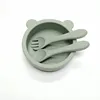 Ciotola in silicone a forma di orsetto color verde oliva con cucchiaio interamente in silicone.