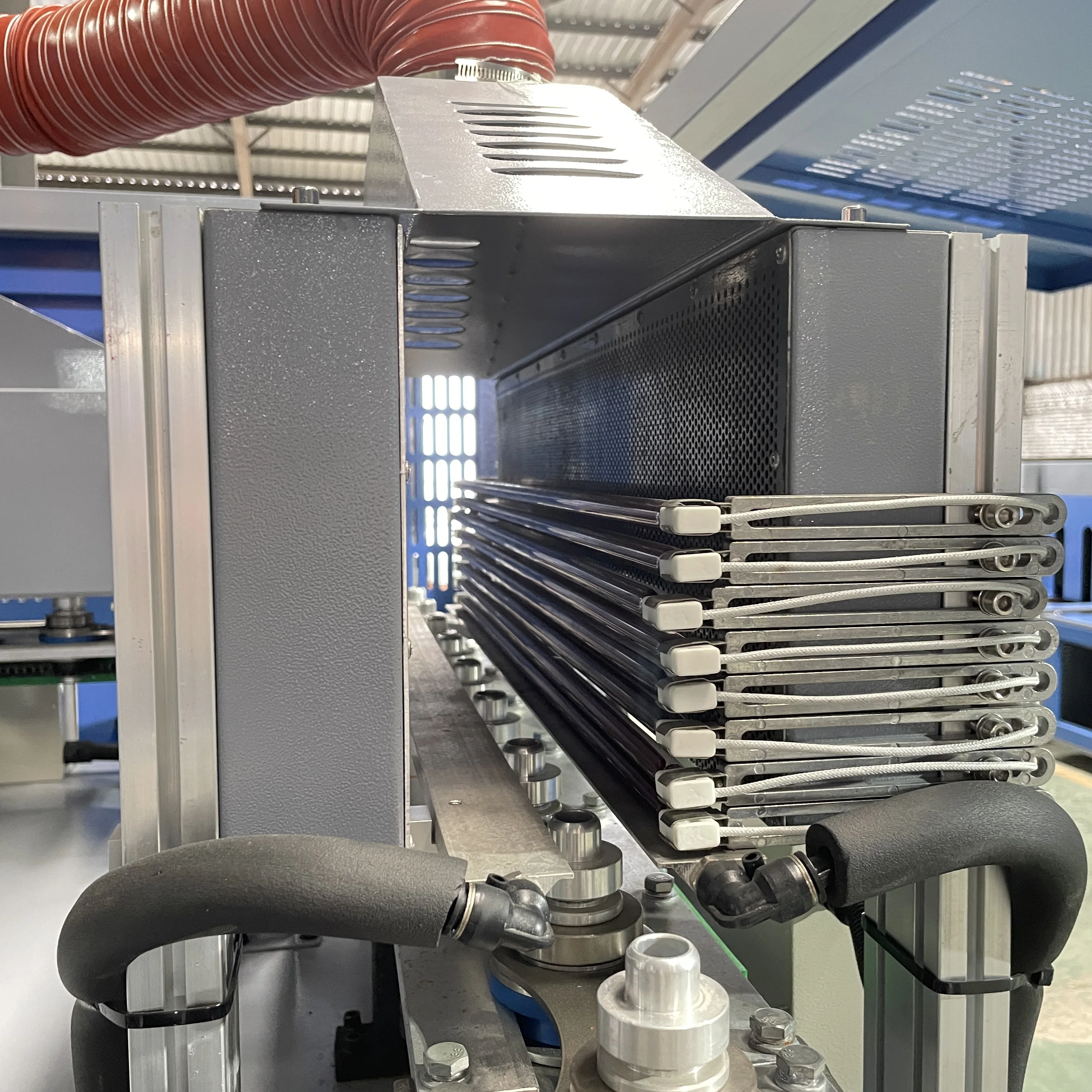 China Factory 2L Servo Automatic 4 Cavity Blowing Machine for Bottles