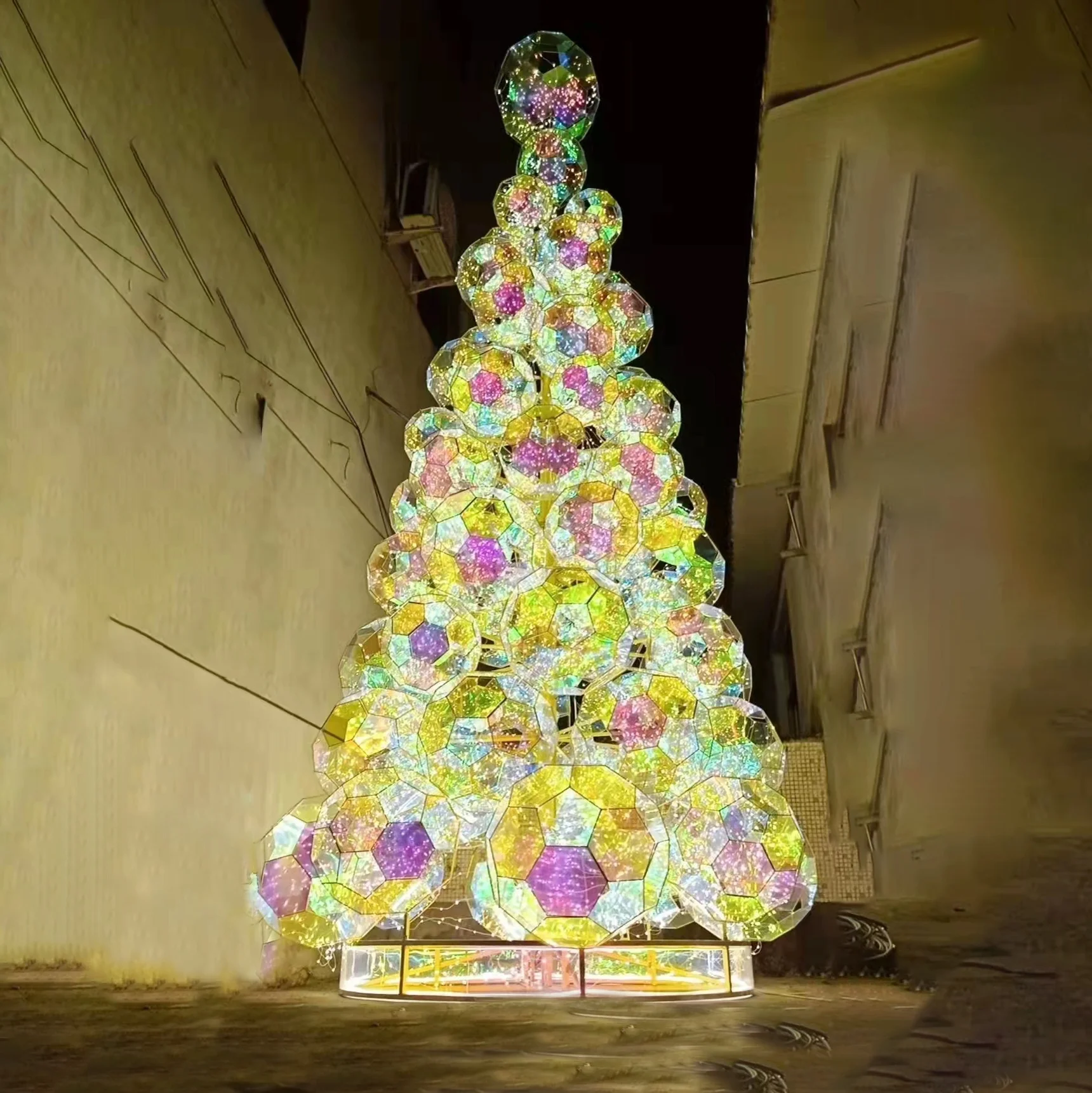 巨大なクリスマスツリー大きなグラスファイバークリスマスキャンディー