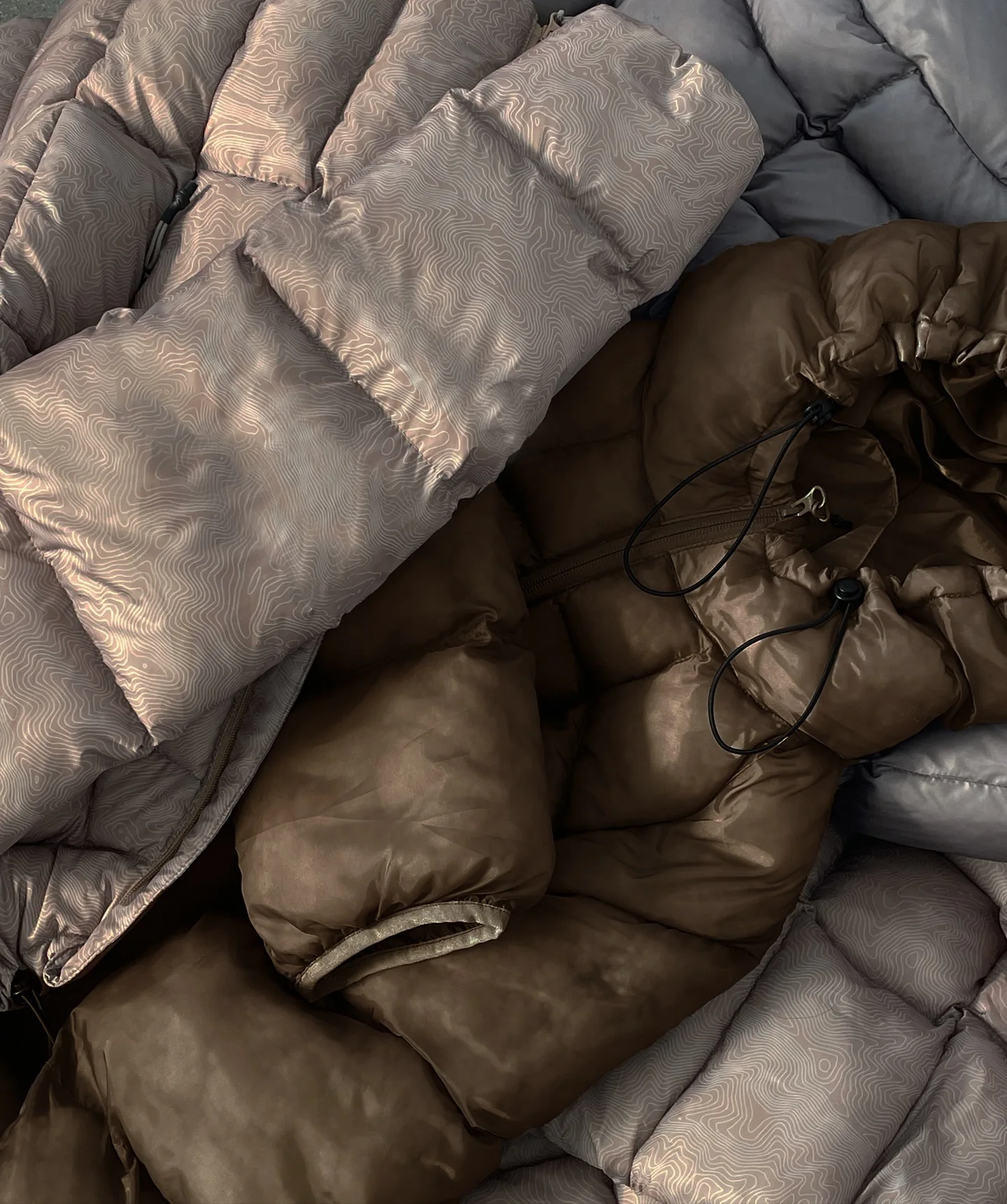 Gray Custom High Quality Soft Jacket Blank Duck Coat Waterproof Winter Puffer Jacket Zip up Streetwear Puffy Puffer Jacket gallery 7