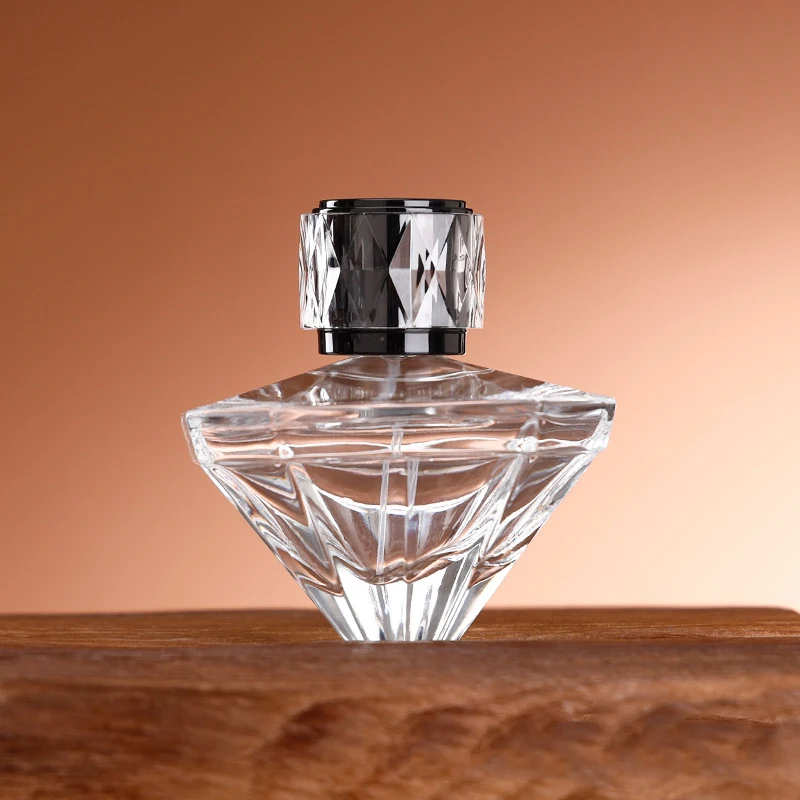 70ml ユニークダイヤモンド型香水スプレーボトル（透明・黒キャップ）