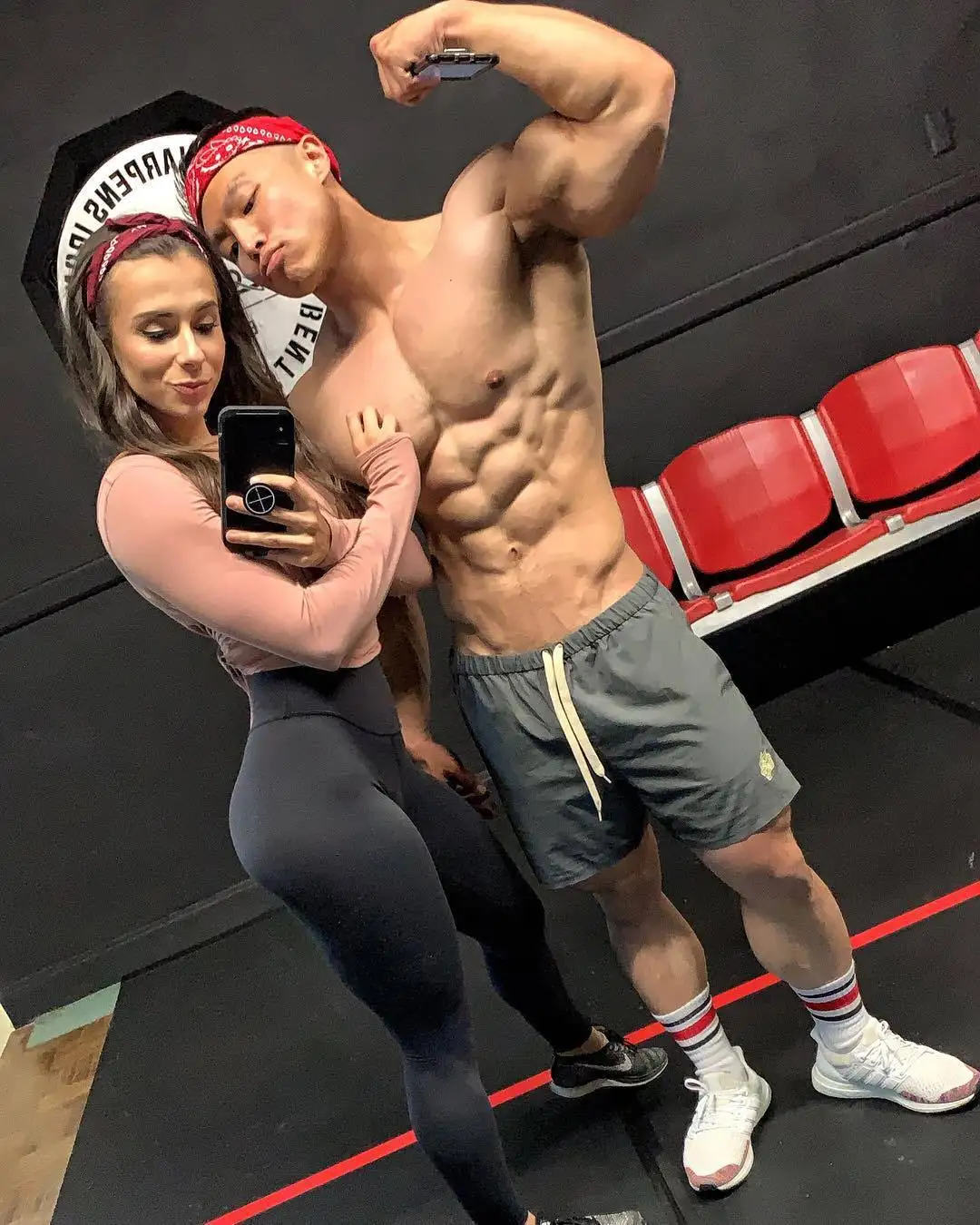 Pantaloni scurți sport pentru bărbați, 2 în 1, pentru antrenament, cu uscare rapidă, cu buzunare, 57_voghion.com