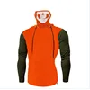 สีส้มแขนเสื้อสีเขียว
