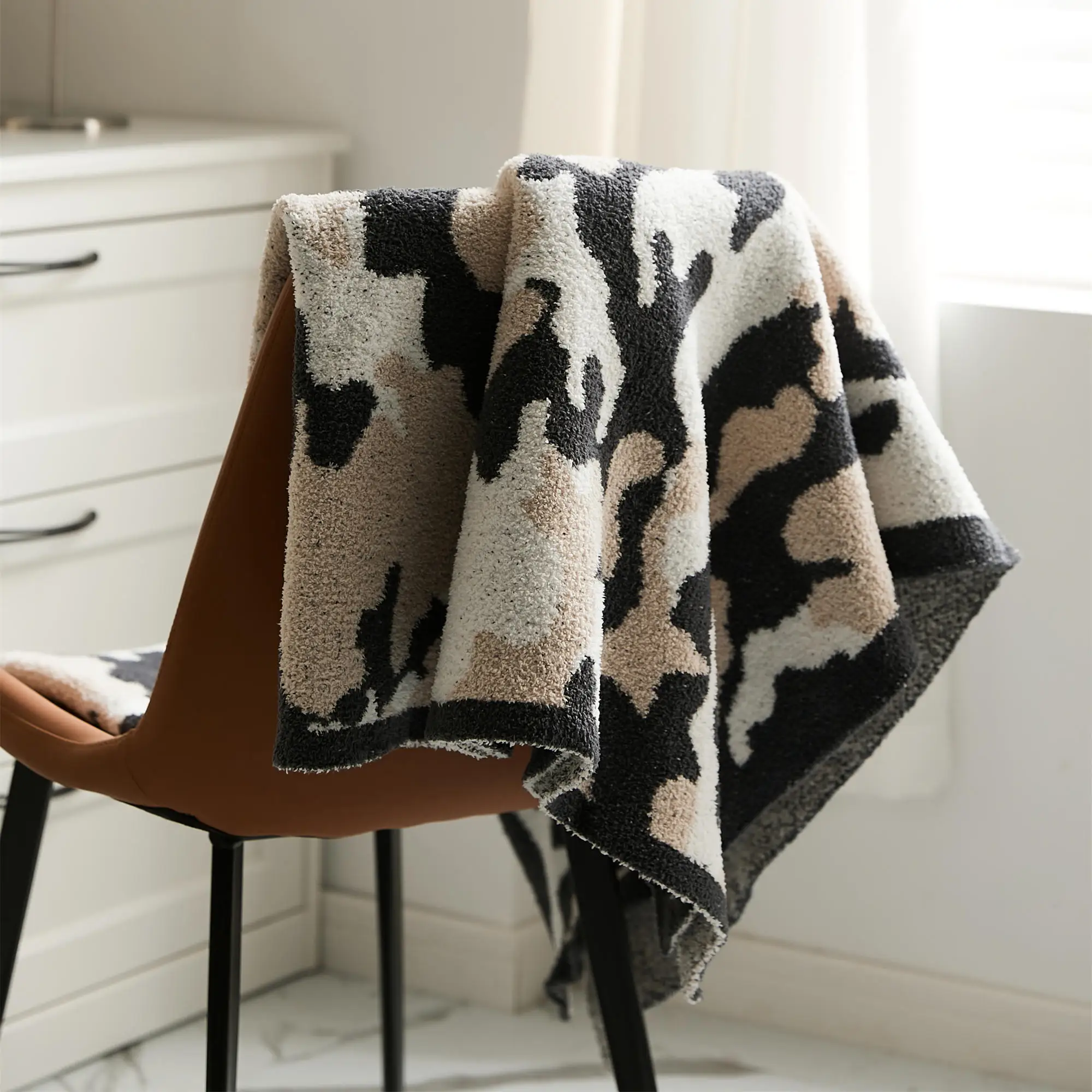 ALN Soft Custom 100% Polyester Leopard Jacquard Knitted Throw Blanket Wholesale Low MOQ details