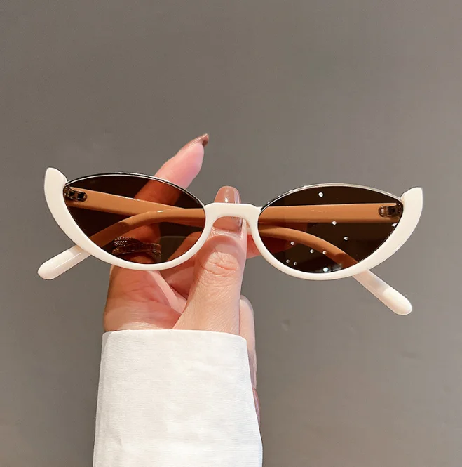 Shop Trendy Vintage Cat Eye Sunglasses with UV400 Protection display picture 1