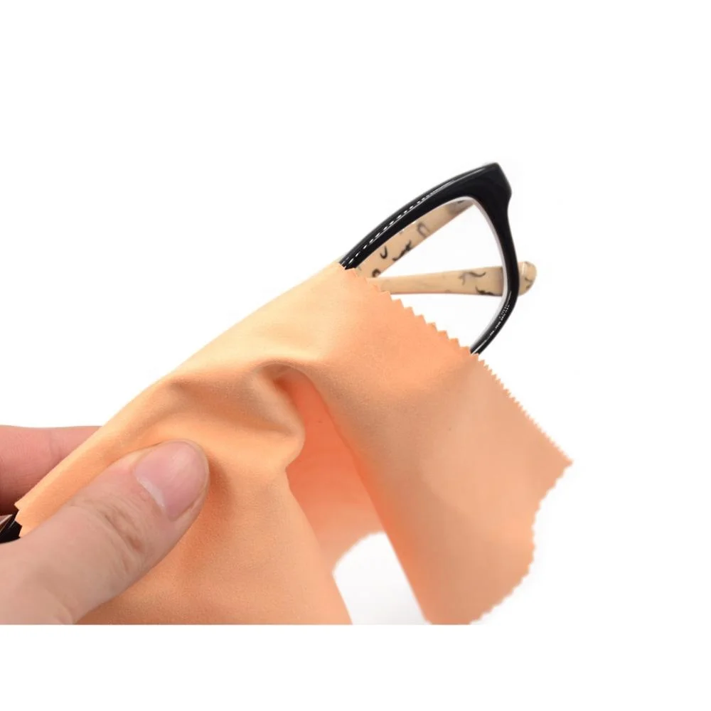 Салфетка из микрофибры для чистки линз с шелковым экраном в современном дизайне