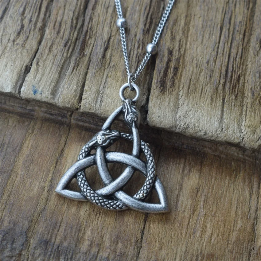 Collana con drago vichingo, ciondolo con triquetra con nodo