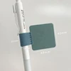 Porte-stylo autocollant (bleu brume)