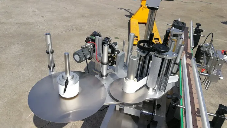 PVC Stretch Automatic Water Bottle Sleeving Labeling Machine for Aerosol Cans