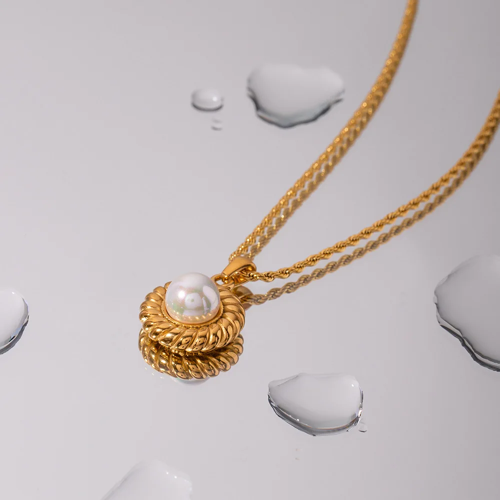 Retro Jewelry Twisted Croissant Round Pearl Pendant Necklace 18K Gold Plated Stainless Steel Pearl Pendant Necklace