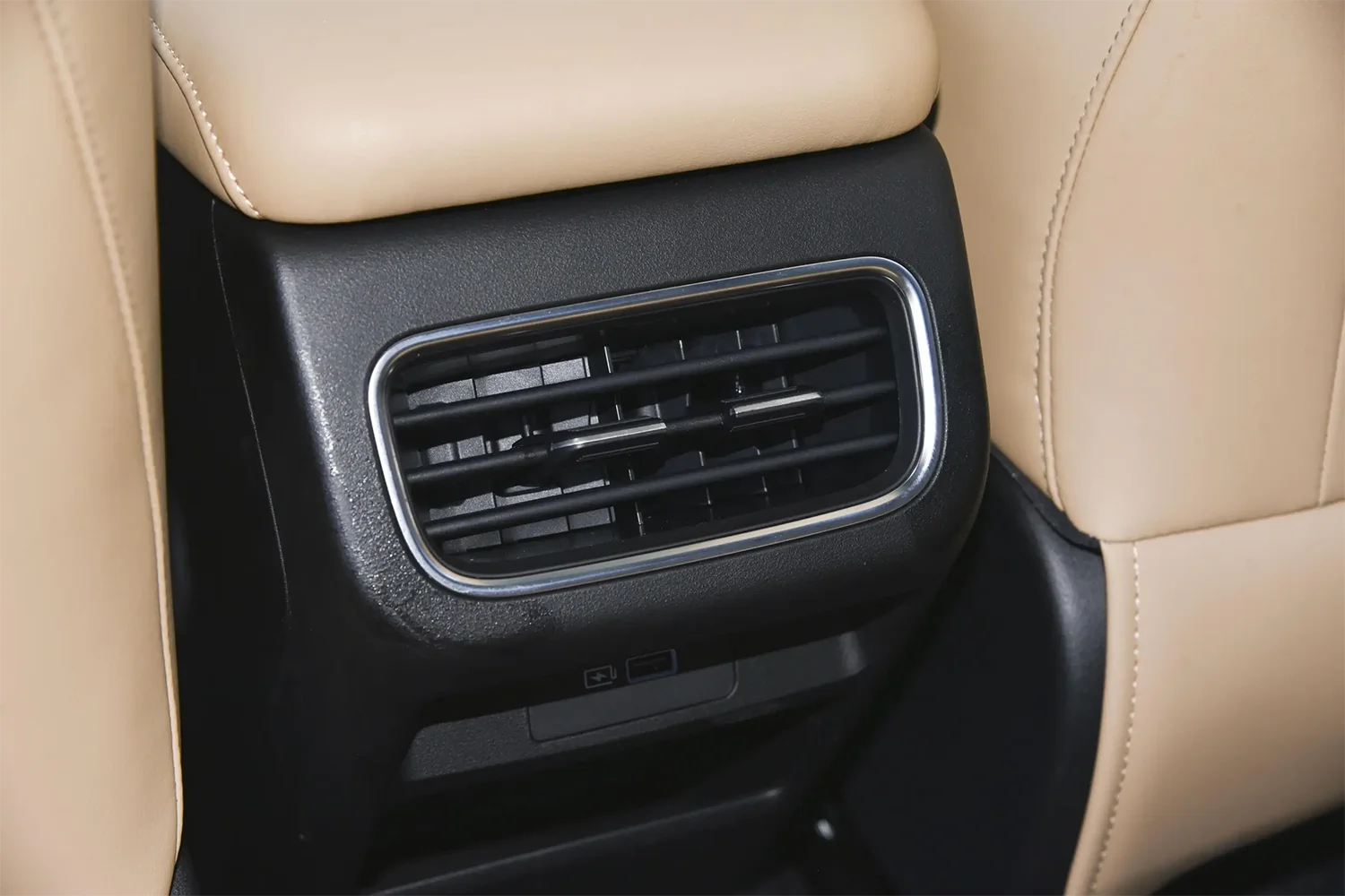 2023 Geely Auto Galaxy L6 60km 125 Km 1.5T 3DHT Hybrid LHD Sedan Yinhe L6 Electric Sedan Deposit