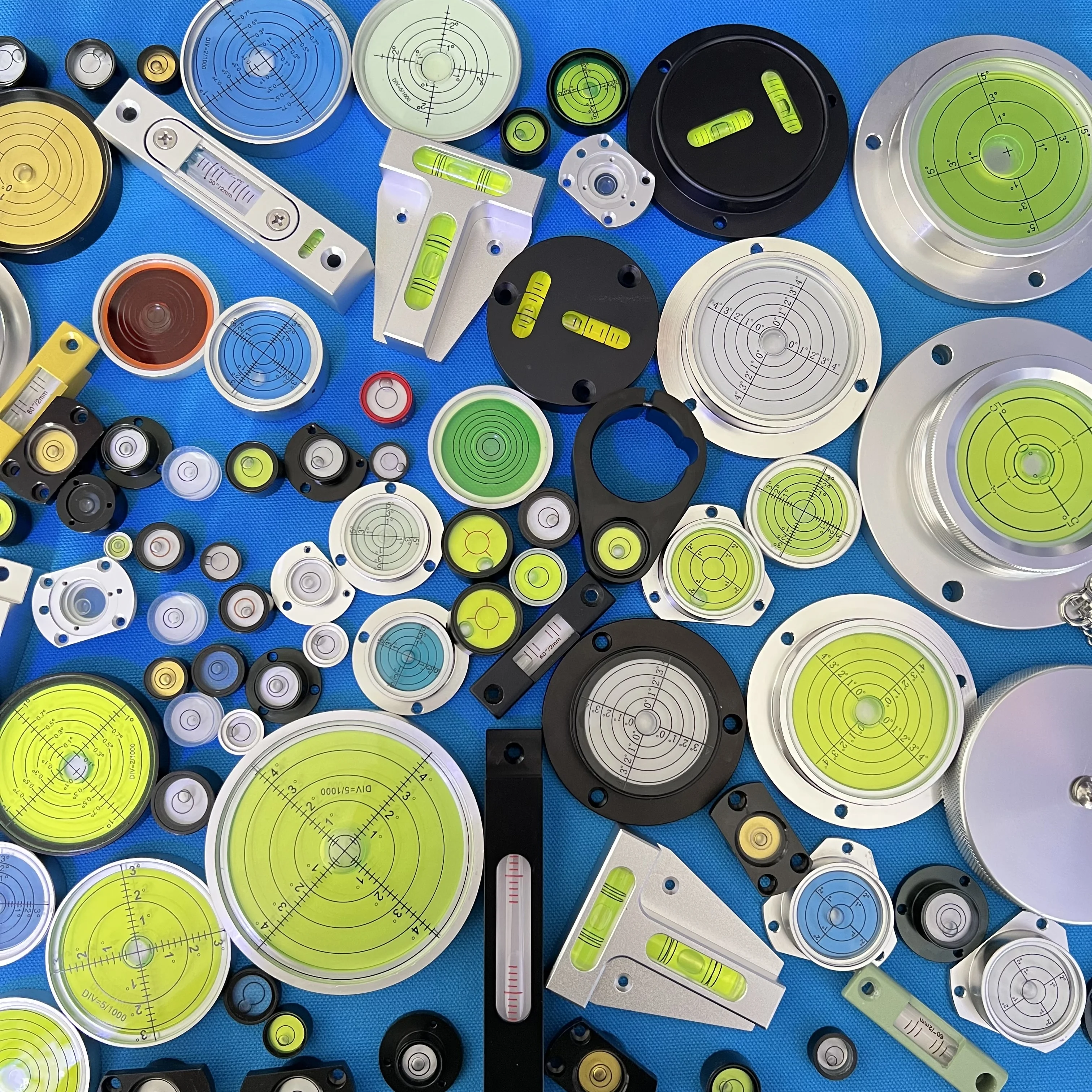 Circular Level Highly Sensitive Aluminum Alloy Shell Round Bull Seye Metal Holes Round Spirit Bubble Level Vial with Flange