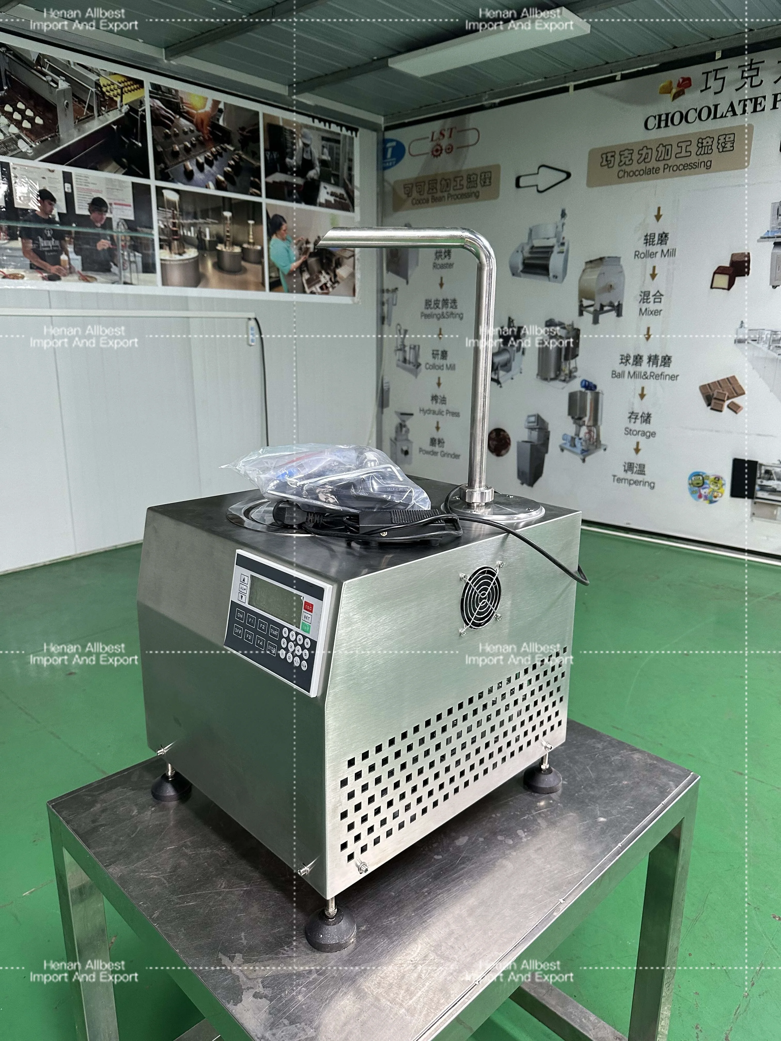 Small Automatic Chocolate Machinery Small Chocolate Tempering Machine Portable Hot Chocolate Dispenser