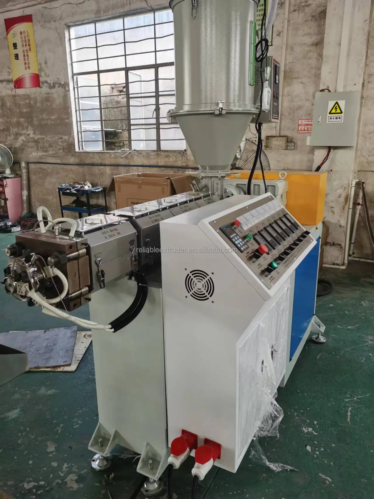 Single-Screw Plastic PP/PE/PVC/EVA/FEP/PU Soft Medical Tube Machine Bearing Gearbox Core Components for Pipe Featuring PLC