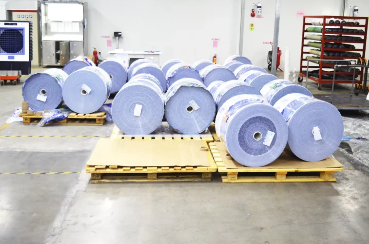 Factory Price Transparent LDPE Polyolefin Material PE Heat Shrinkable Wrap Roll Soft for Beer Mineral Water Shrink Packaging