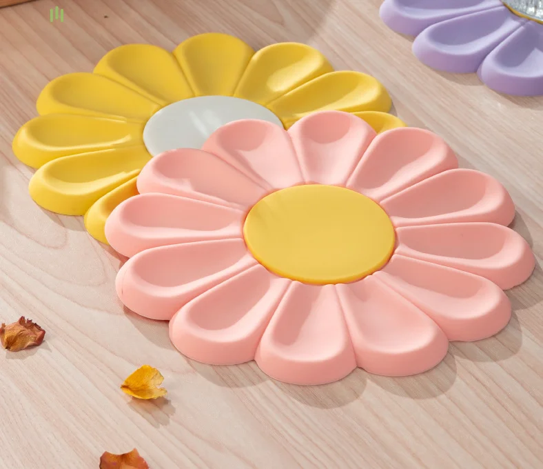 Multicolor Round Kitchen Silicone Trivets Mat, Size: 17x17x0.8 cm