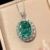 Pendentif vert Parra coupé nid d'oiseau avec chaîne