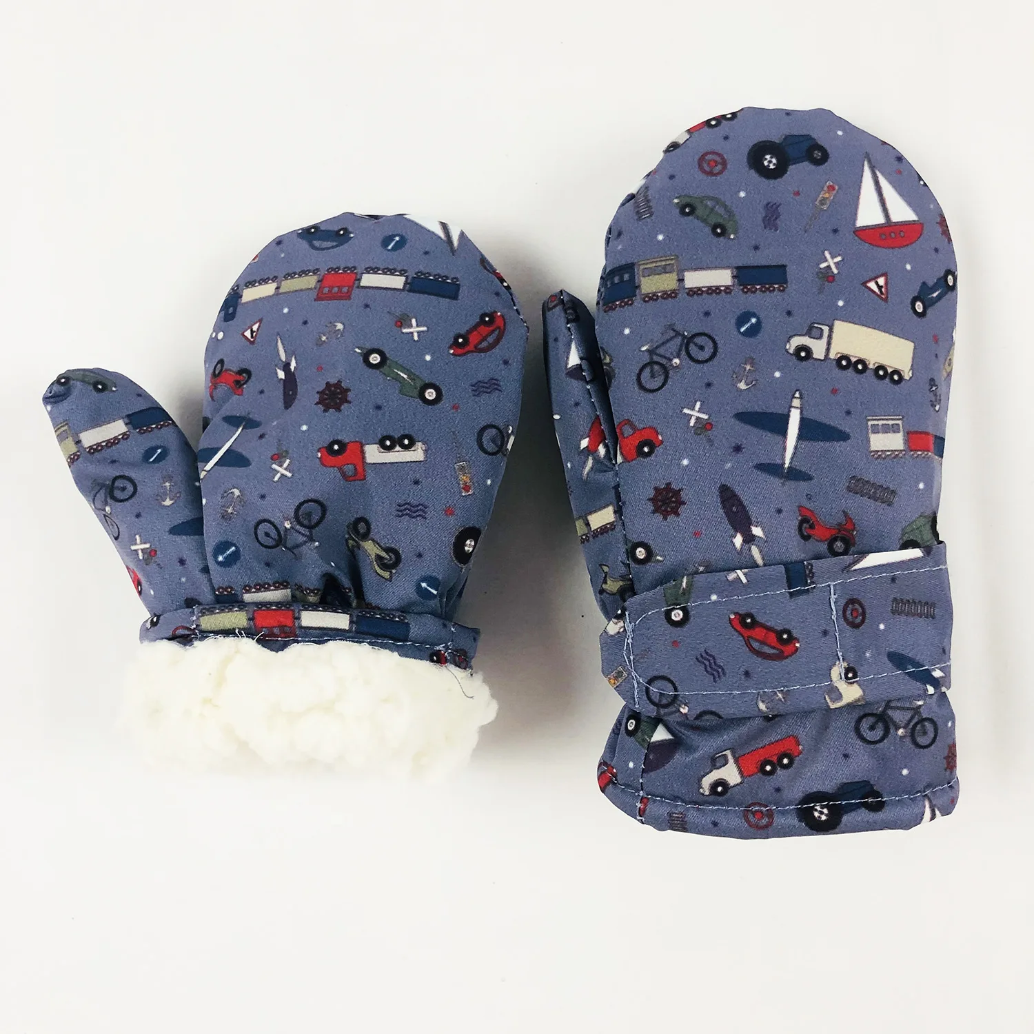Babys/toddlers Knitted Magic Mittens. 
