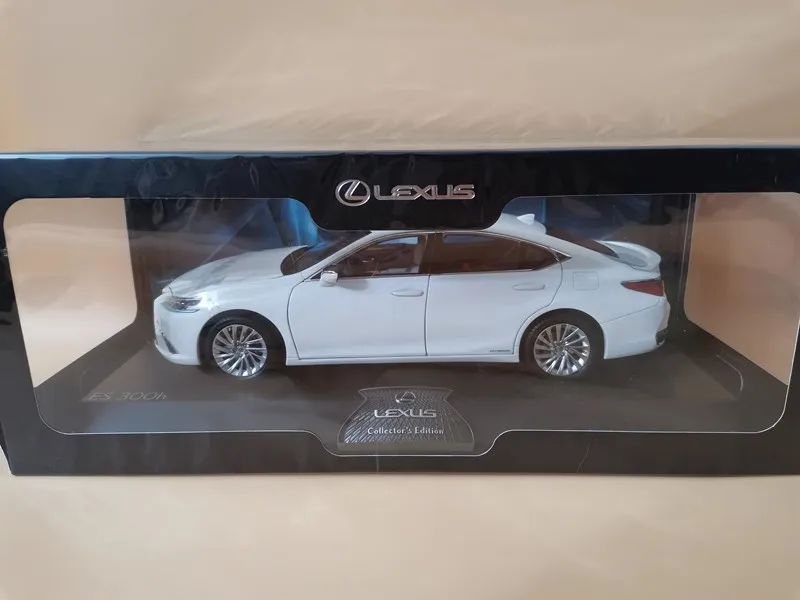 Lexus ES300H 2019 1:18 Diecast Model Car for Collecting and