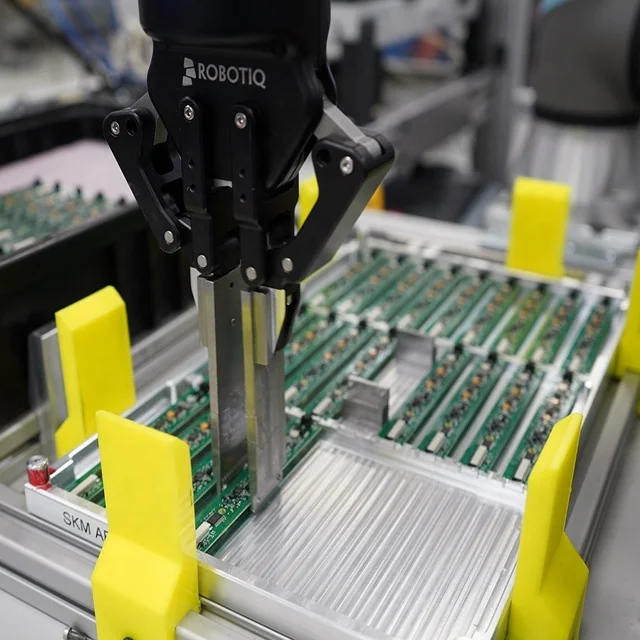 Robotiq 2F-85 Robot Gripper Combine with UR 5 Collaborative Robot Directly on Sixth Axis Robot Arm
