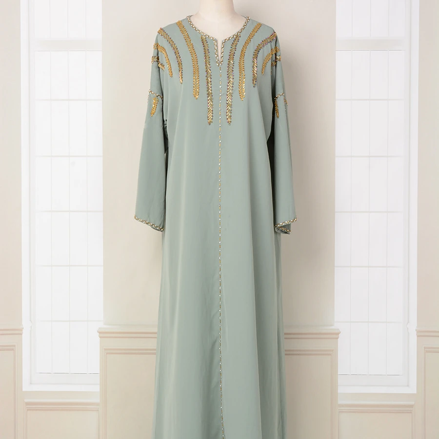 ladies dress in saudi arabia Saudi Arabian girl with traditional dress. QATIF- SAUDI ARABIA Stock Photo