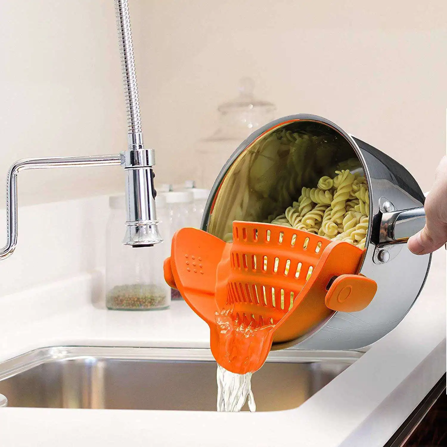 Kitchen Gadget Tool Strain Pot and Pasta Strainer Adjustable Silicone Clip on Strainer for Pans