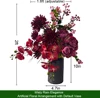 Composizione di Orchidee in Seta Borgogna con Elegante Vaso Opaco