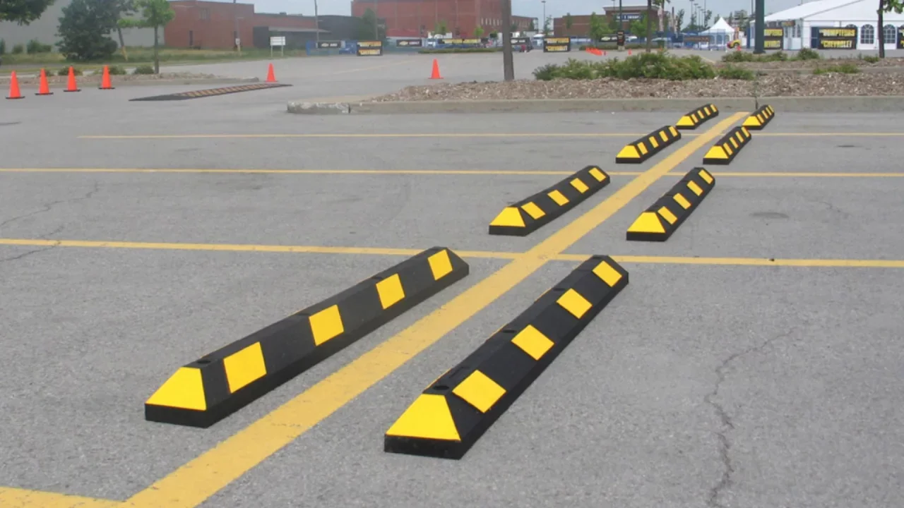 Heavy Duty Rubber Curb Parking Curb Car Parking Stop for Garage and Driveway manufacture