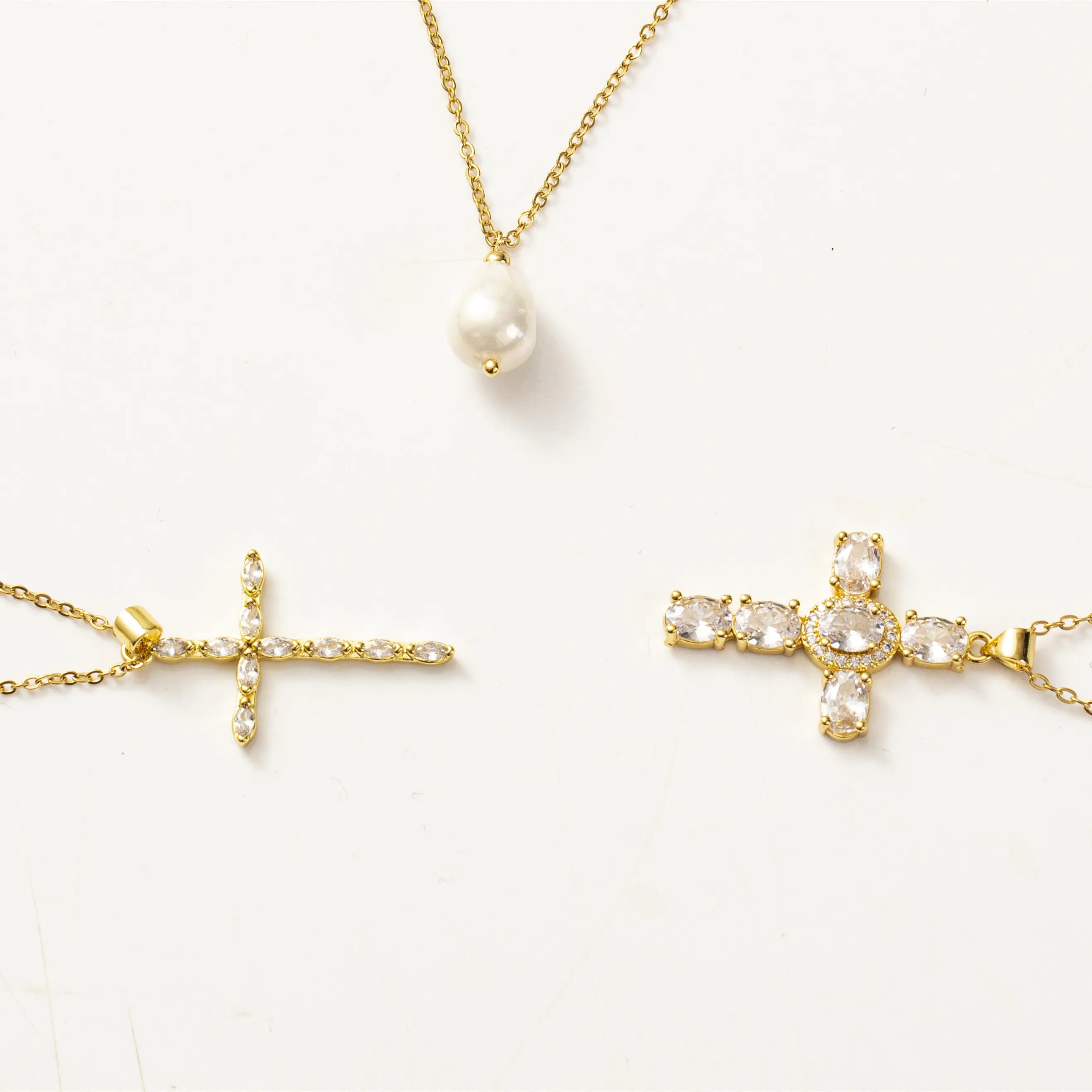 COLLANA D'ORO OLIVIA Di Clara Niubò Per Joidart – Collana Corta In Metallo Dorato Placcato 24K, Con Foglie E Smalto Verde Oliva, Made In Costa Brava