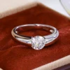 แหวนทองแท้ 18K ประดับเพชรสังเคราะห์