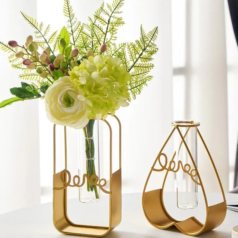 Vase Décoratif en Verre avec Support Métallique, Design Géométrique Élégantpour Centres de Table et Décoration Intérieure, pour Fleurs, Pampas et Plantes Hydroponiques - 22 cm, Noir Vase Décoratif en Verre avec Support Métallique, Design Géométrique Élégantpour Centres de Table et Décoration Intérieure, pour Fleurs, Pampas et Plantes Hydroponiques - 22 cm, Noir