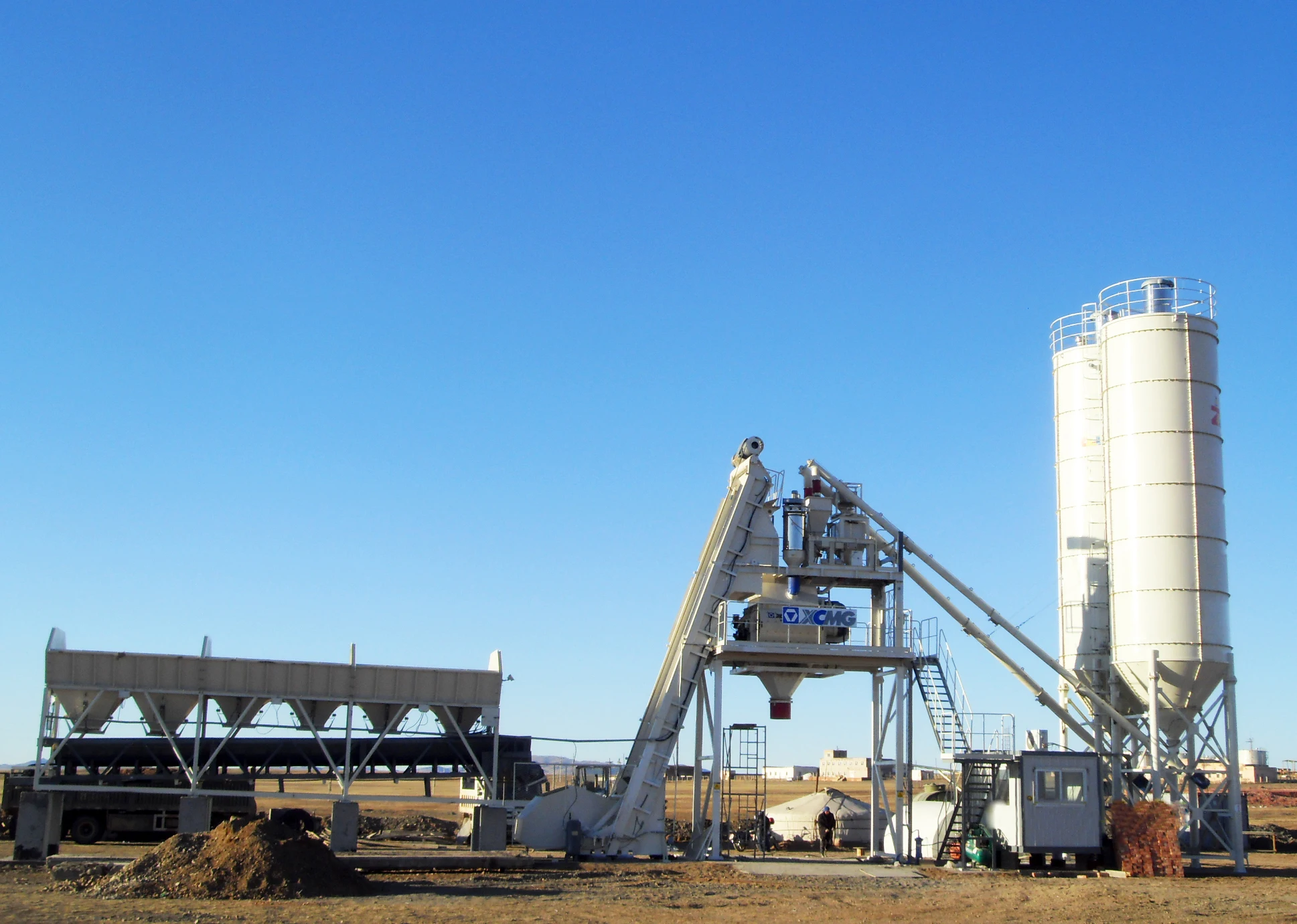 Hzs90 High Performance Fixed Concrete Mixing Batching Plant with Vertical Type Cement Silo