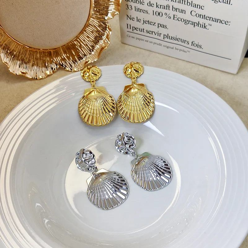 Vintage Popular 18K Gold Plated Irregular Geometric Shell Earrings For Women