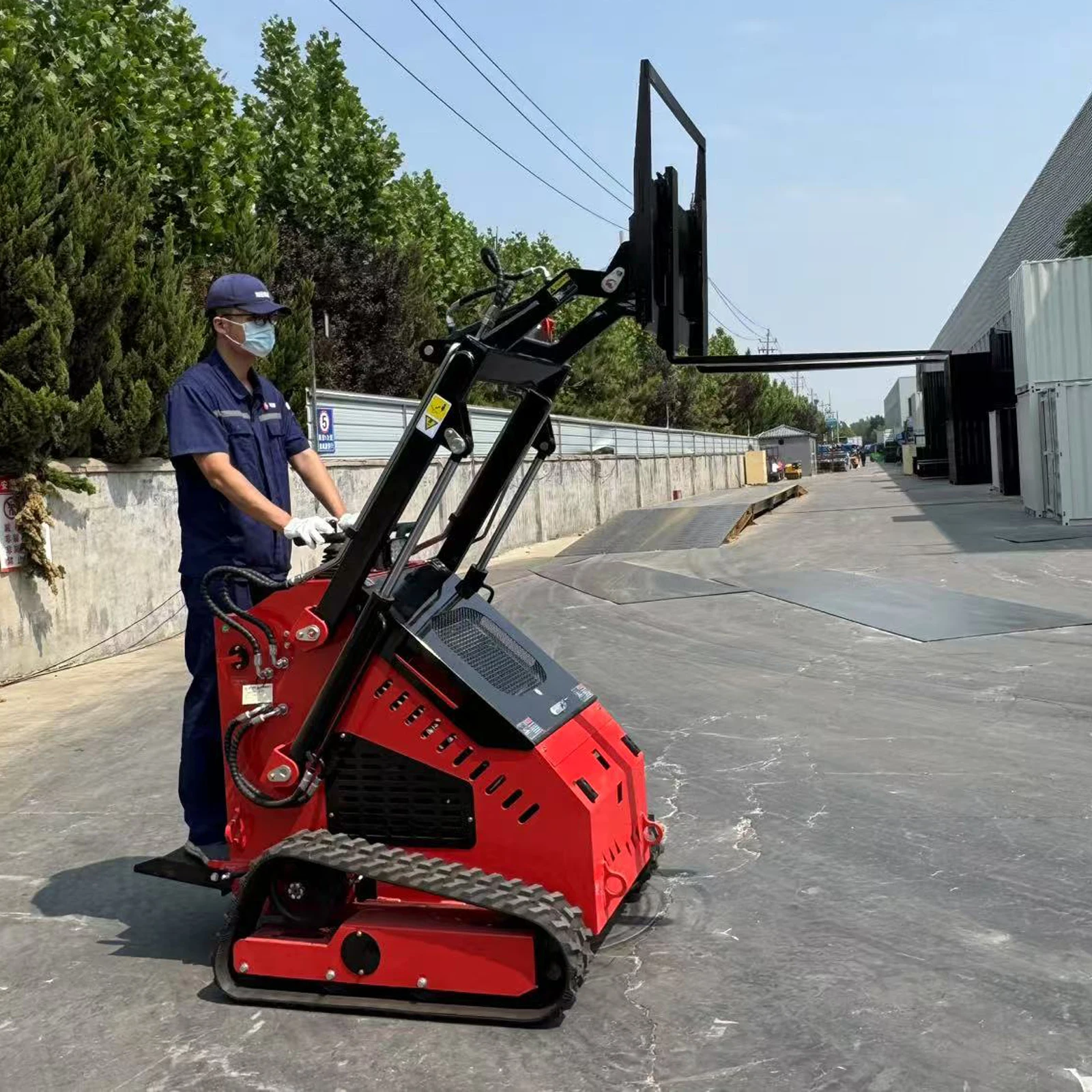Hightop Çok Fonksiyonlu ERS380 0,2 Tonluk Bahçe Tarım Dizel Tekerlekli Mini Skid Steer Yükleyici