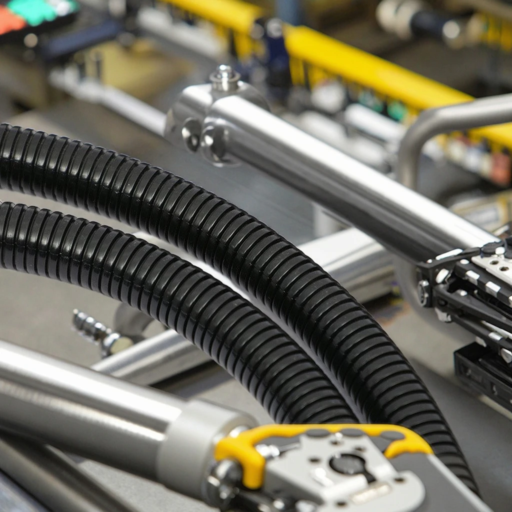 Przewód zabezpieczający przed pożarem do samochodów, cena fabryczna, hurtowa, otwieralna rura falista z poliamidu PA do przewlekania, plastik PP o właściwościach samogasnących