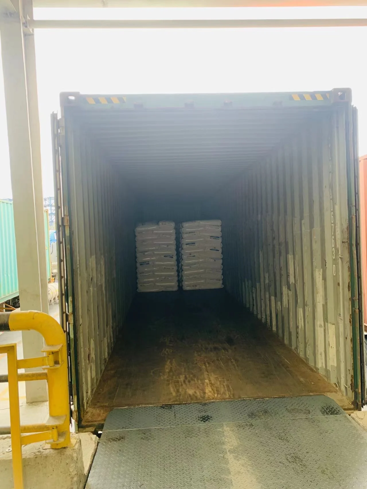 Гранулы пластиковые полиэтилена высокой плотности HDPE смолы для пленочного материала