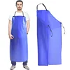 Delantal con tirantes de PVC azul