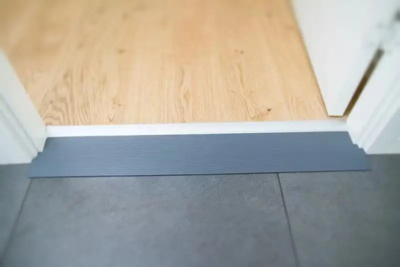 TPE Material Indoor Rubber Wheelchair Threshold Ramp Speed Bumps for Bathroom Use factory