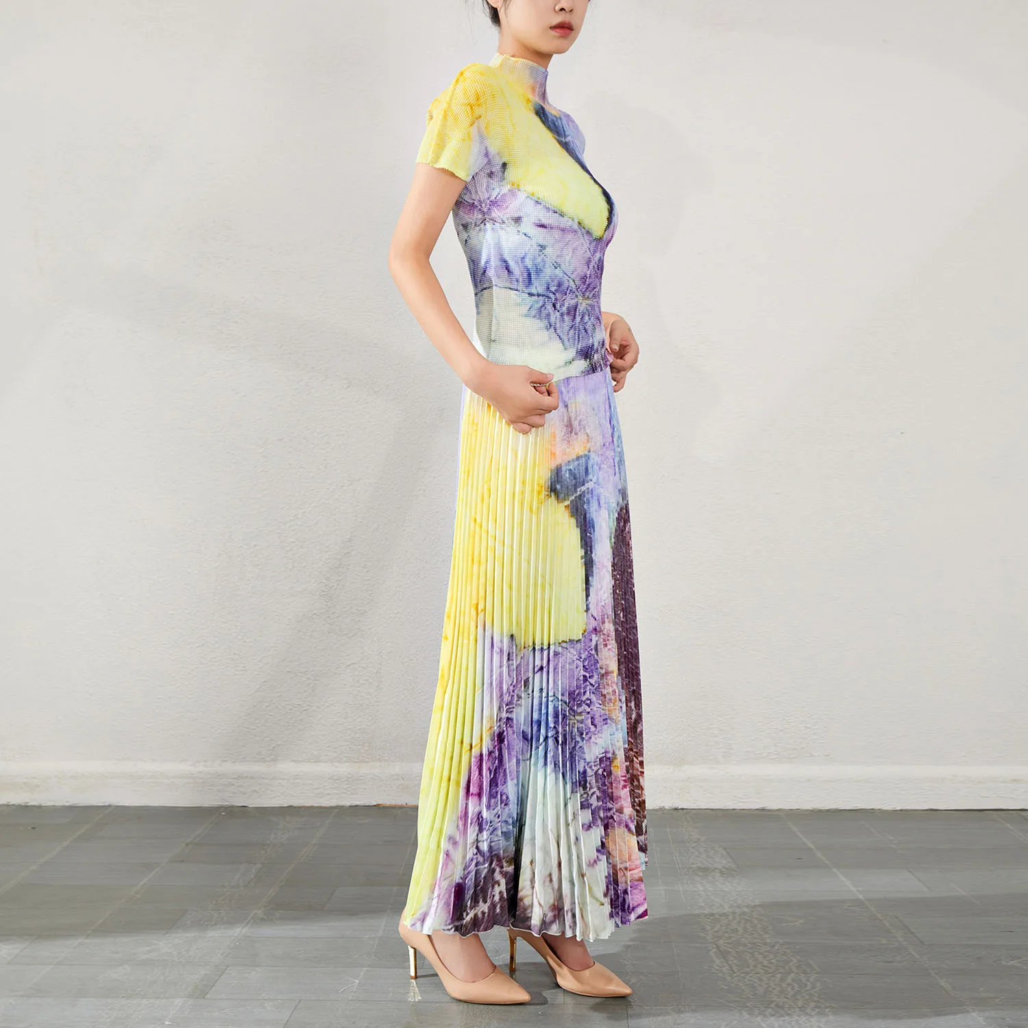 Premium Women's Pleated Co-ord Floral Pattern Short-Sleeve Stretch Top and  Printed Pleated Midi Skirt Set