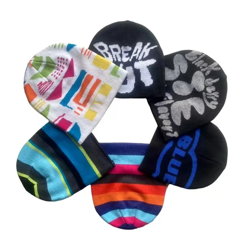 Шапка-бини с вышивкой и логотипом