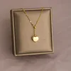 Collana in acciaio al titanio con cuore dorato
