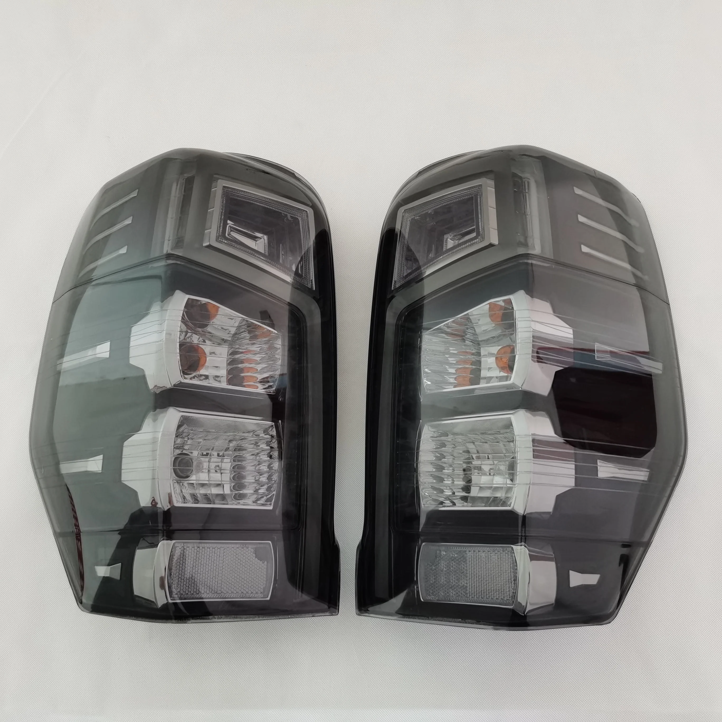 Factory New Item LED Tail Light for  Mitsubishi Triton L200 Auto Lighting System Modified Rear Lighting Black Frame