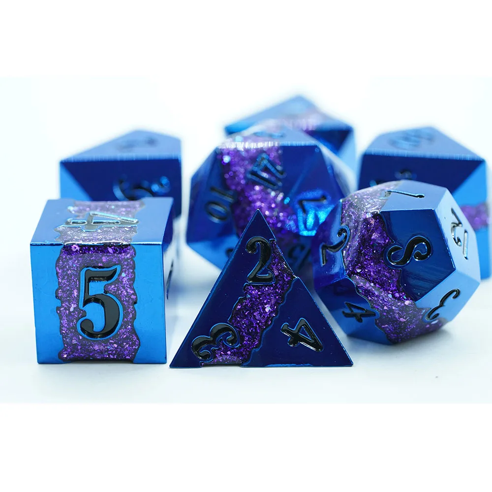 Conxunto personalizado de 7 dados poliédricos Yushun para xogo DND RPG, púrpura mica con liña simple metálica azul para xogadores