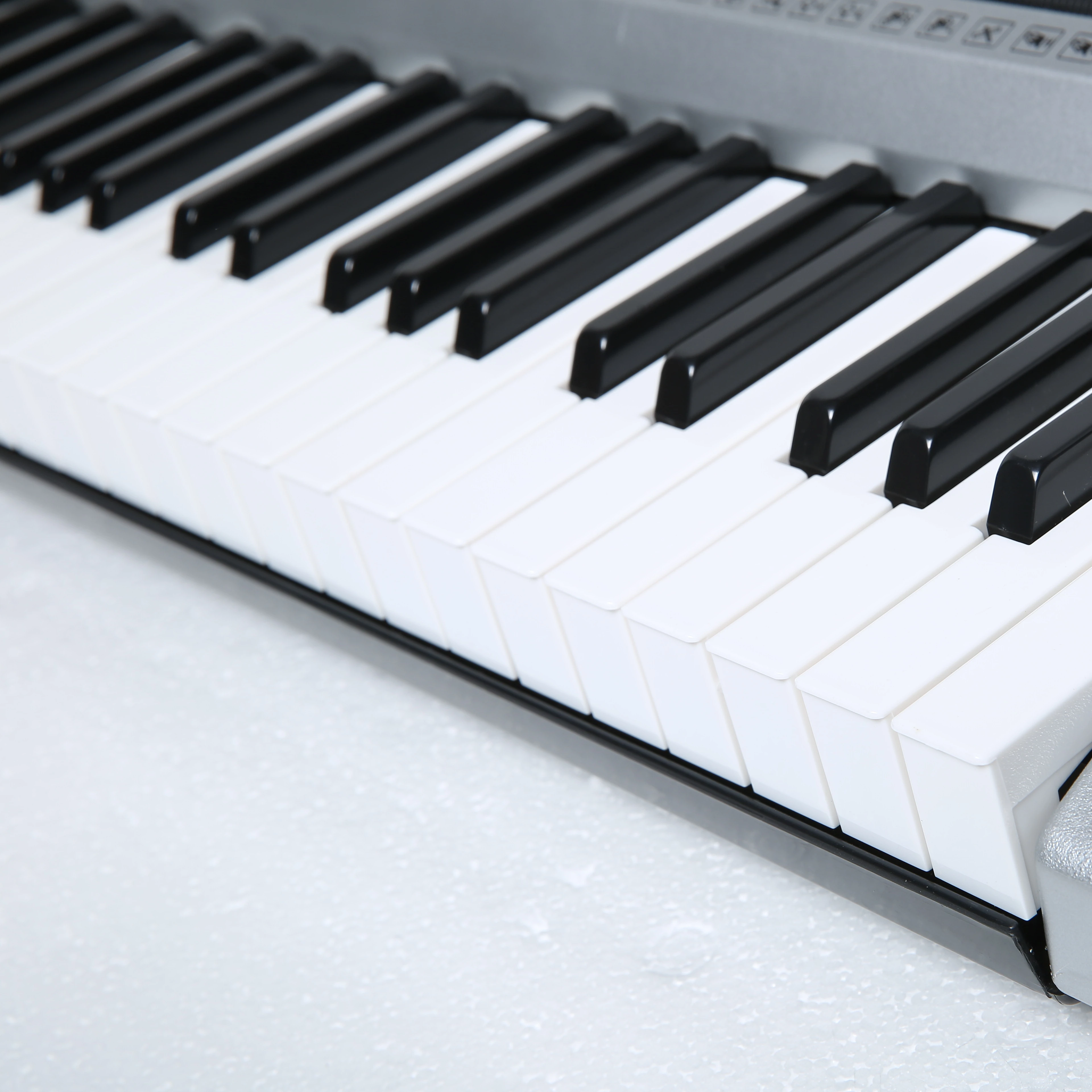 Electronic Piano XTS-6188: Intelligent Digital Piano for Adults