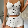 Sfondo bianco con cuore nero