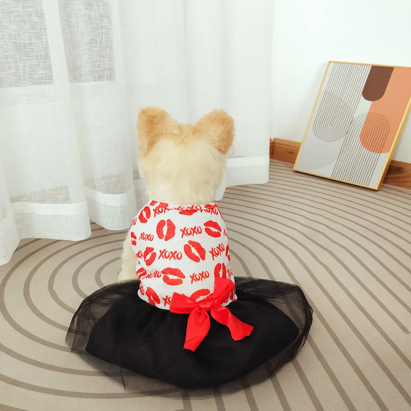 2024 New Design Kiss Heart Valentine's Day Party Dog Dressing Gown Pet