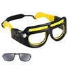 La nueva lámpara para ojos viene con gafas amarillas gratis.